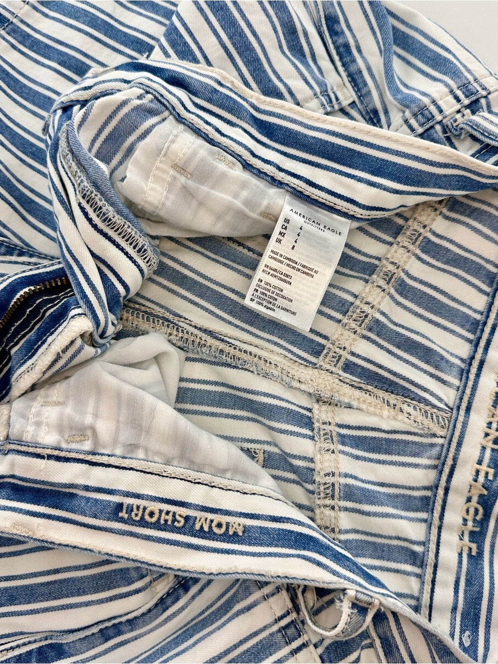 American Eagle Striped Denim High Rise Mom Short Size 4 - Picture 6 of 6